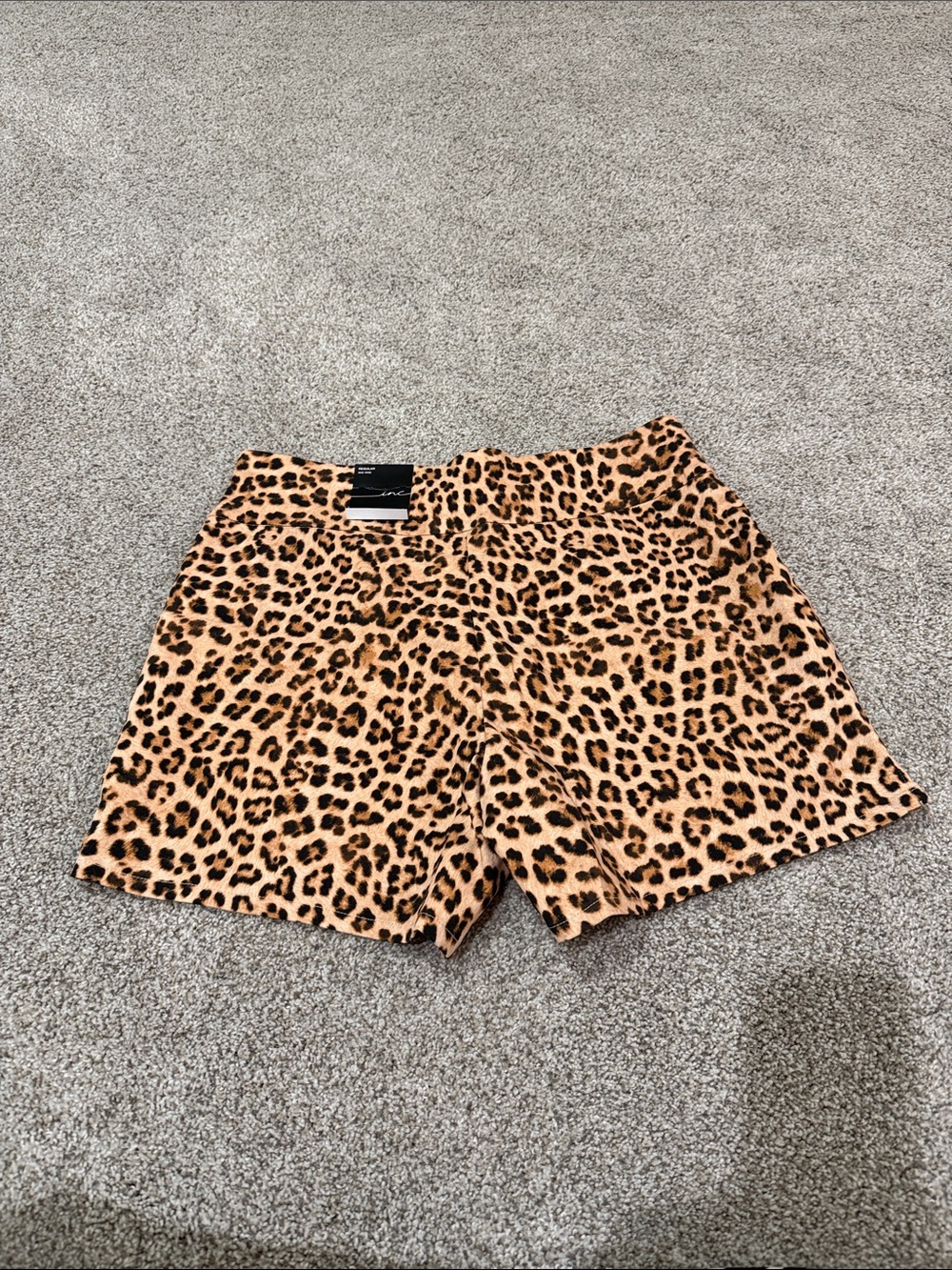 INC Leopard Print High-Waist Women’s Shorts - Picture 2 of 5